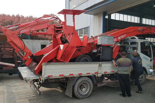 帶破碎錘的小型礦用扒渣機(jī)處理